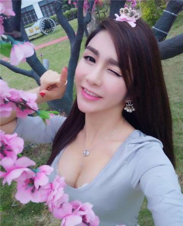 嫩模李七喜极致迷人写真