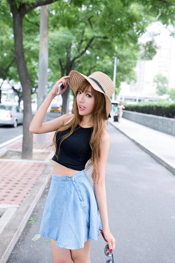 模特美女王馨瑶白皙迷人写真