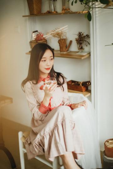 日系清秀美女文艺养眼写真