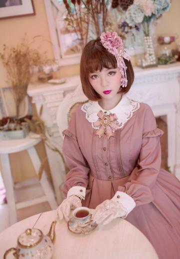 短发萌系萝莉美少女洛丽塔风格写真