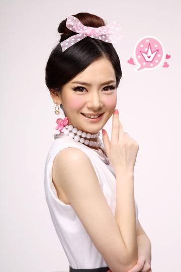 四川妹子戚薇卖萌卡通造型