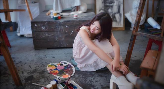 爱画画萌妹子文艺写真