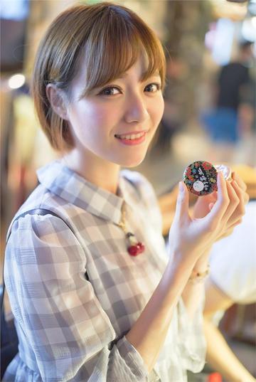清新短发萌妹子恬静写真