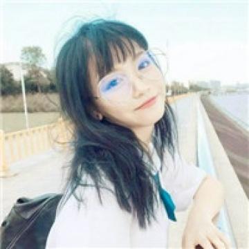 明媚的女生很美丽