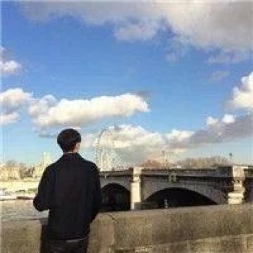 洒脱的男生