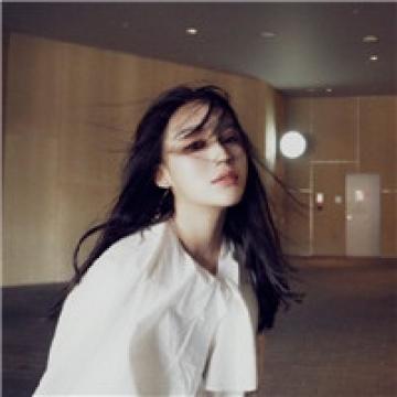 超会耍酷的女生