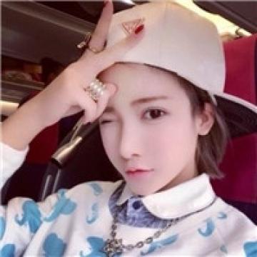 卖萌的可爱女生