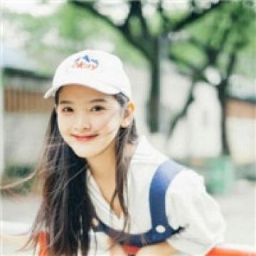 微风轻抚的意境女生