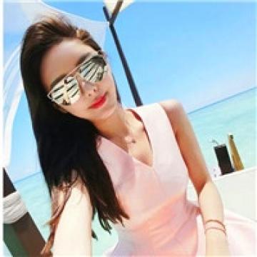 惹眼的时尚女生