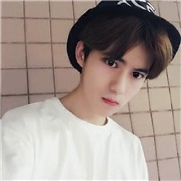 吸引目光的帅男生