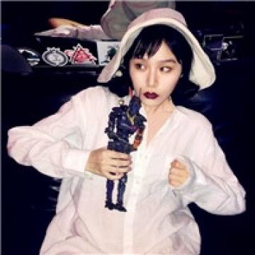夸张暗黑的女生