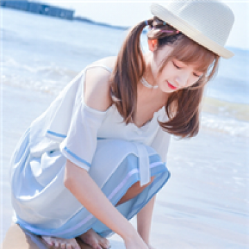 海边沙滩美女