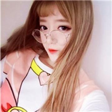 美丽的粉色女生