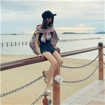 年轻的时尚女生