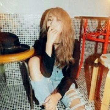 潮流的酷样儿美女