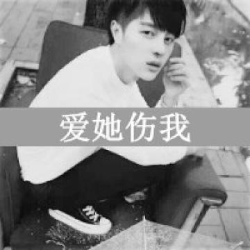 蹲在无人的角落里伤感