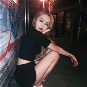 潮到不行的女生
