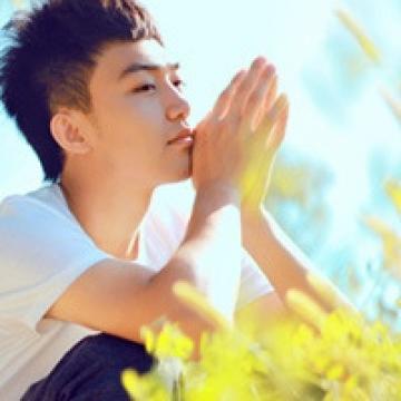 长相秀气的帅男