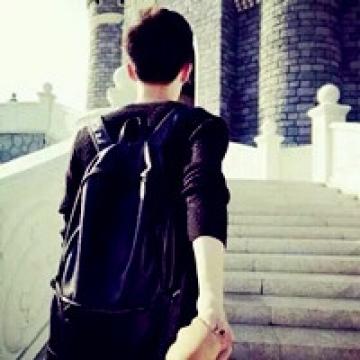 一起看向同一个方向
