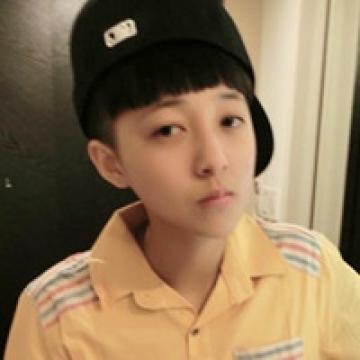 身边的小男生