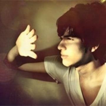 深沉内敛的男生