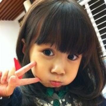 天真无邪的小女孩