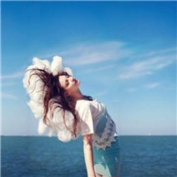 青春活力的女生