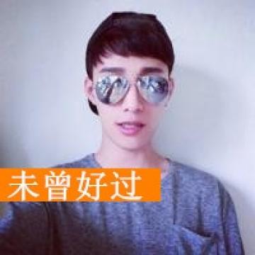 超酷的帅气眼镜男