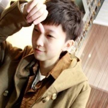 青春阳光的帅气少年