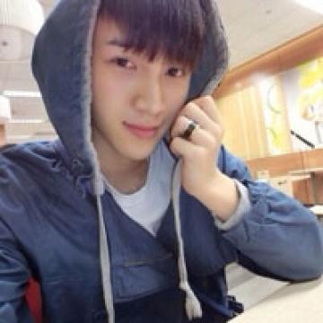 身边帅气的美男子