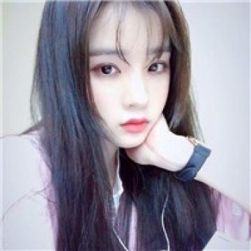 心情有些down的女生