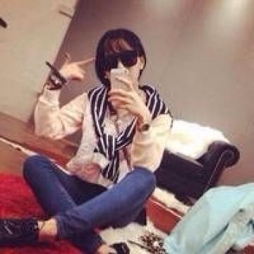 盘腿女生的霸气