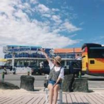 海阔天空的美丽女孩