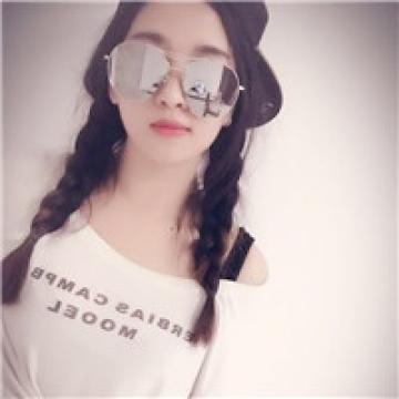 戴墨镜的甜美女生
