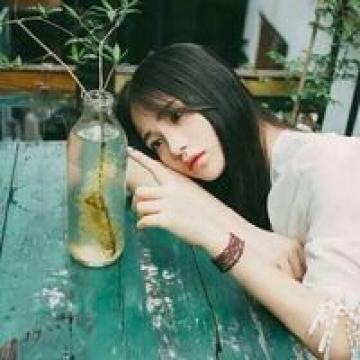 微微伤感失落的女生