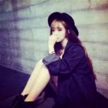 沉浸伤痛中的女生