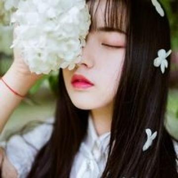空灵飘逸的森系少女
