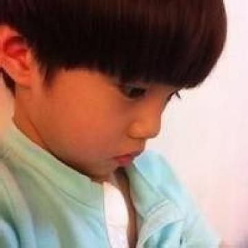 容颜可爱的小正太