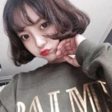 清爽可爱的短发女生