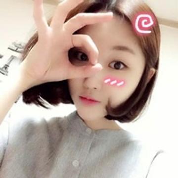 涂鸦后萌萌的女生