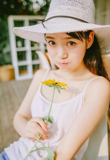清纯美女性感吊带清凉写真