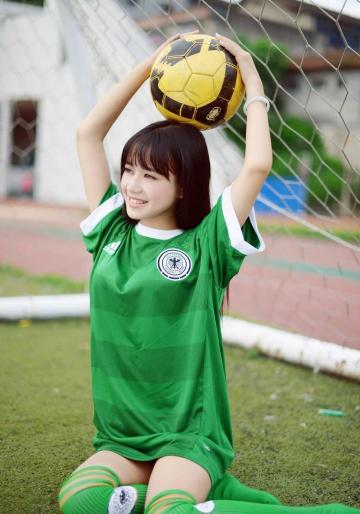 90后校园清纯学生妹球场写真