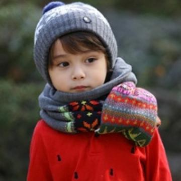 英俊的小男孩儿