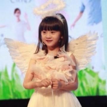 漂亮搞怪的小萝莉田雨橙