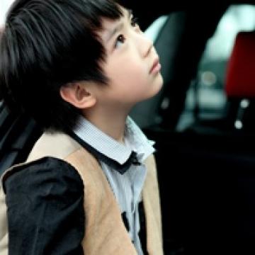 拥有快乐的萌小孩