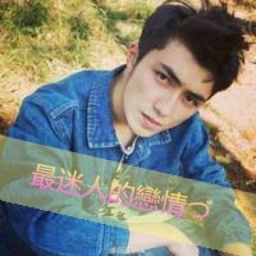 忧郁的男生也帅气