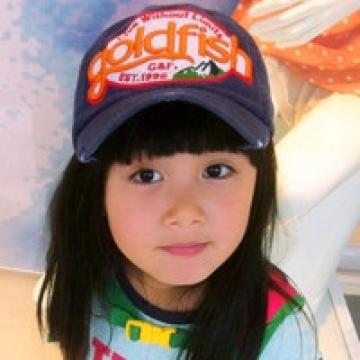 糖果妹妹笑的像糖一样甜