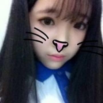 穿校服的女生