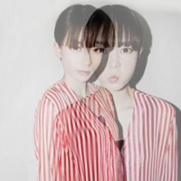 重影里的女生真美