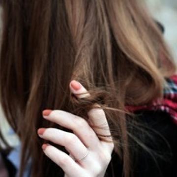 长发及腰的性感美女